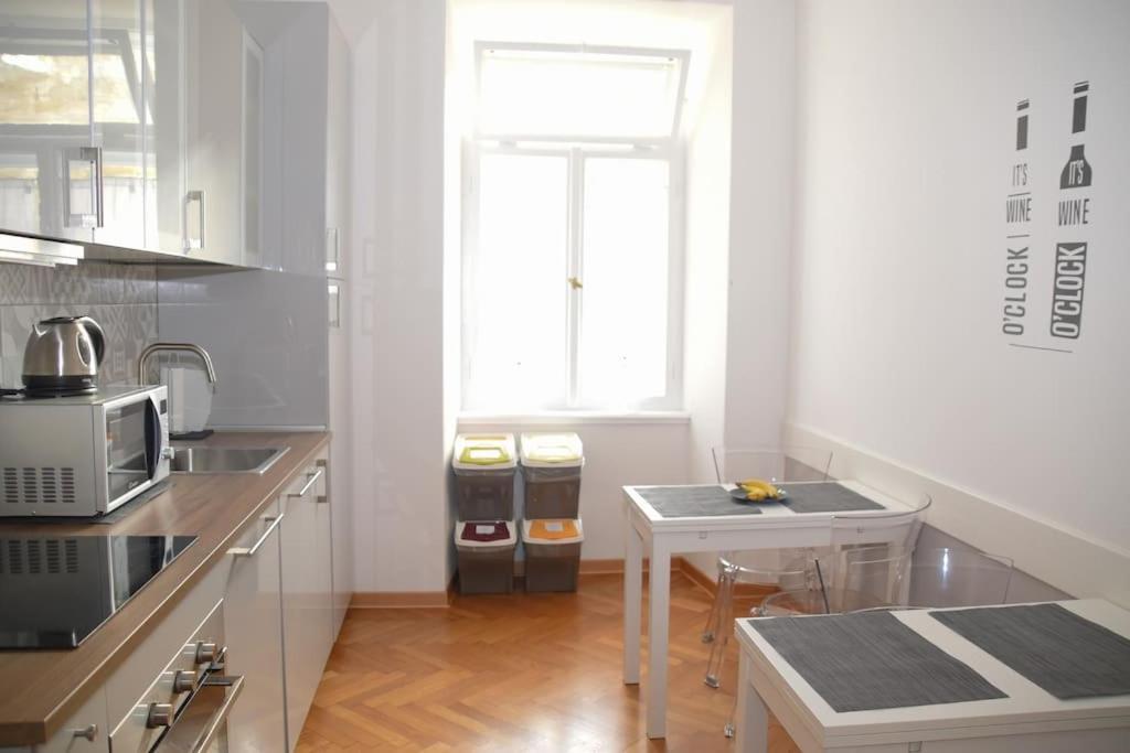 Residence Montanelli Triëst Buitenkant foto